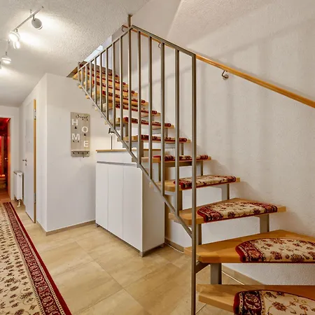 アパート Retreat Living - Business-Apartment Mit 3 Schlafzimmern, 2 Baedern & Sauna - Kostenloser Parkplatz