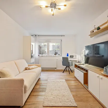 Retreat Living - Business-Apartment Mit 3 Schlafzimmern, 2 Baedern & Sauna - Kostenloser Parkplatz アパート *