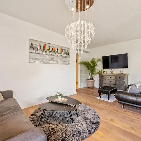 アパート Retreat Living - Business-Apartment Mit 3 Schlafzimmern, 2 Baedern & Sauna - Kostenloser Parkplatz ベンスハイム